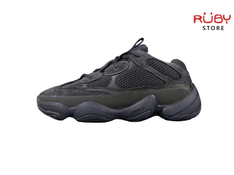Sở hữu đôi giày Adidas Yeezy 500 Utility Black Replica 2024 là mơ ước của rất nhiều người! Với phong cách hiện đại, sang trọng và tiện dụng, đây là đôi giày không thể thiếu trong tủ đồ của các tín đồ thời trang. Hãy cùng chiêm ngưỡng hình ảnh chi tiết sản phẩm và chọn cho mình một đôi giày tuyệt vời nhất!