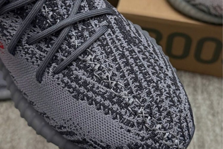 Giày Yeezy 350 V2 Beluga 2.0