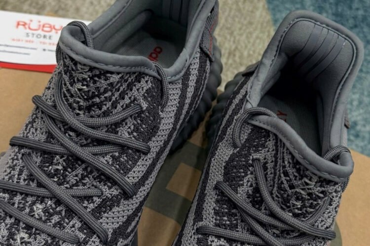 Giày Yeezy 350 V2 Beluga 2.0
