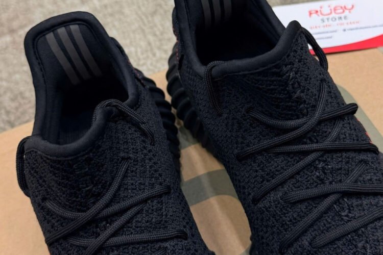 Giày Yeezy 350 V2 Bred đen đỏ