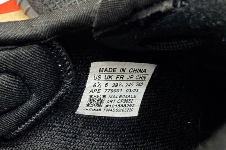 Giày Yeezy 350 V2 Bred đen đỏ