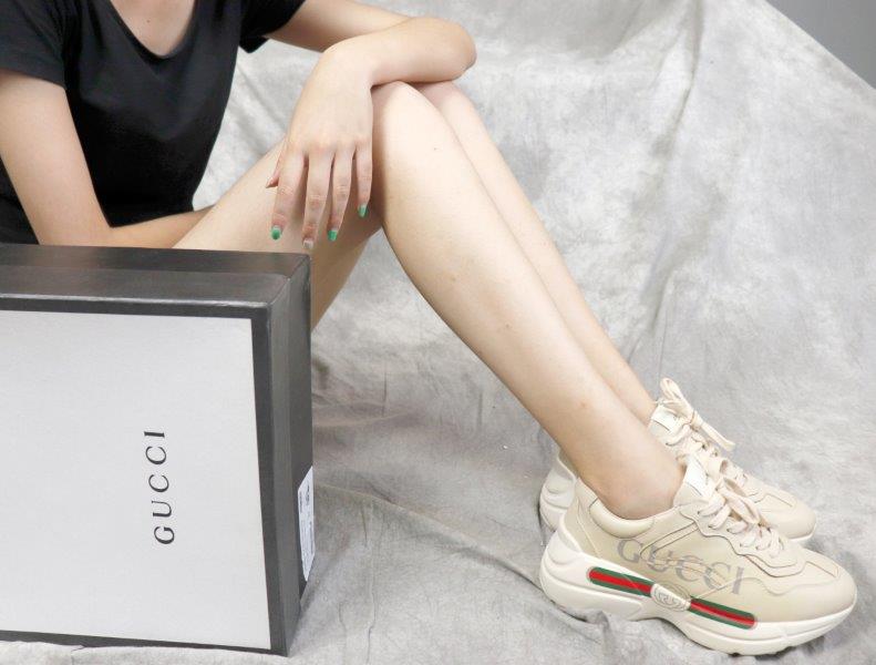 Giày Gucci Rhyton replica có logo tên tuổi