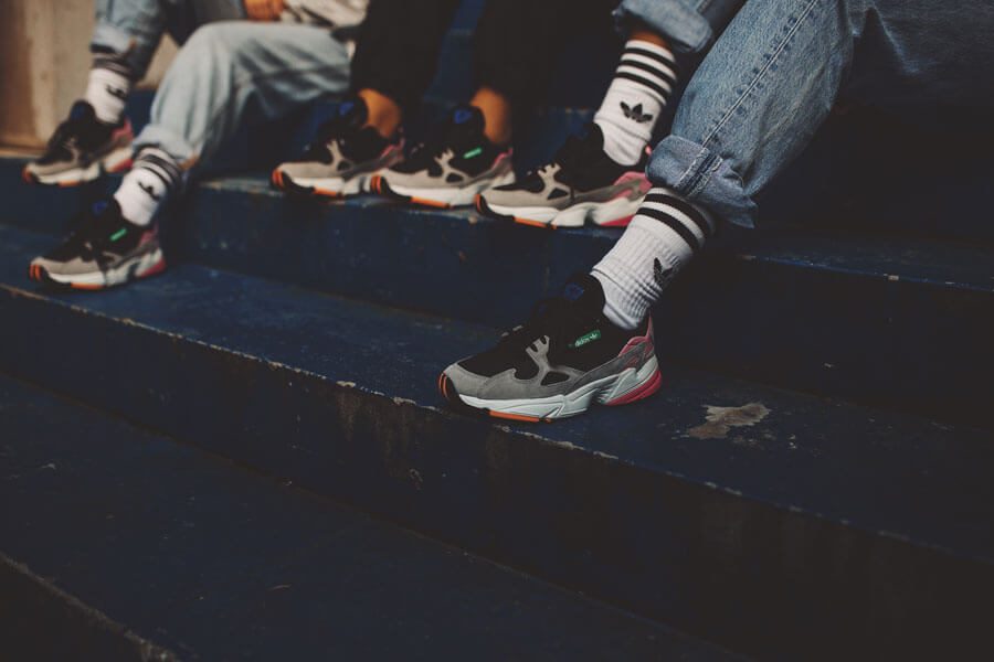 Giày Adidas Falcon on feet