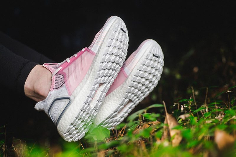 Giá giày Adidas Ultra boost 5.0 chính hãng khoảng 180 USD