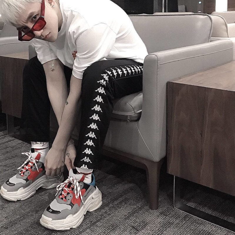 Phối đồ với giày Balenciaga Triple S và Normcore