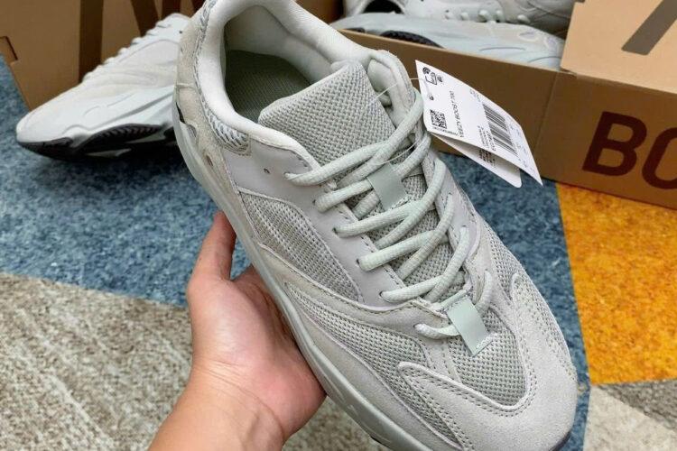 Giày Yeezy Boost 700 Salt Xám