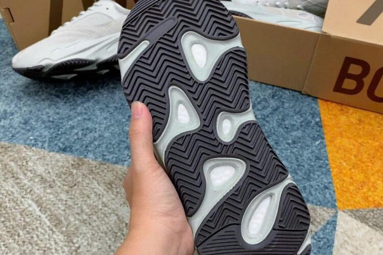 Giày Yeezy Boost 700 Salt Xám