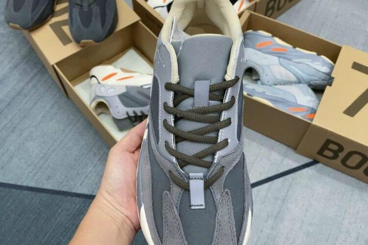 Giày Yeezy 700 Boost Magnet