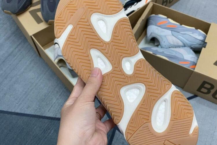 Giày Yeezy 700 Boost Magnet