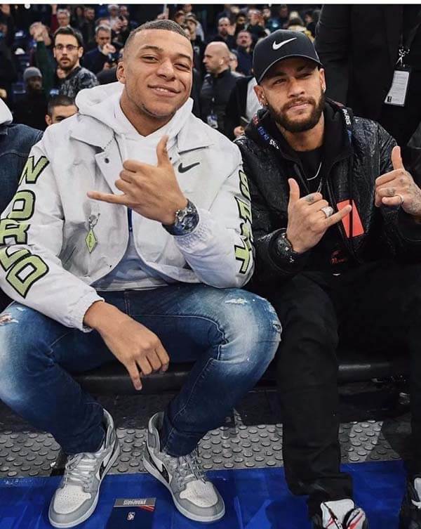 Cầu thủ Mbappé trẻ trung với Dior x Air Jordan 1 OG