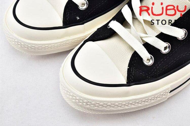 Phần lưỡi mũi Giày Converse x Fear of God Essentials màu đen
