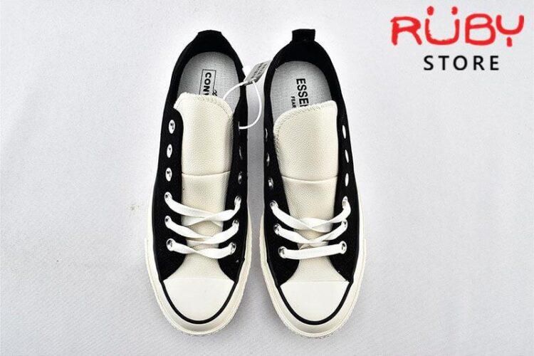 Đôi giày Converse x Fear of God Essentials màu đen chụp trên xuống