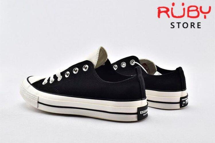 Đôi giày Converse x Fear of God Essentials màu đen phần gót
