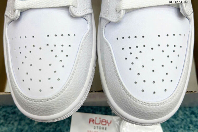 Hình ảnh chi tiết mẫu Jordan 1 cổ thấp full trắng Rep 1 1 tại Ruby Store