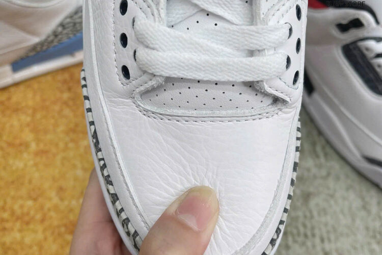 Hình ảnh thực tế giày Jordan 3 UNC trắng xanh Rep 1 1 tại Ruby Store