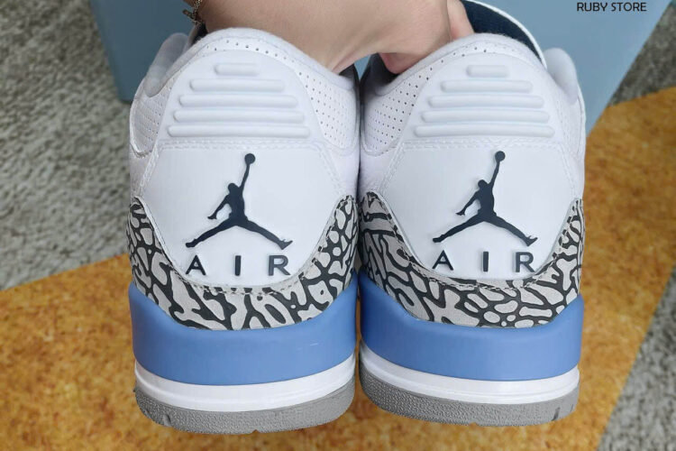 Hình ảnh thực tế giày Jordan 3 UNC trắng xanh Rep 1 1 tại Ruby Store