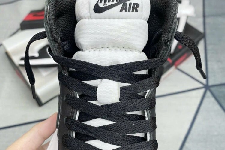 Giày Jordan 1 Retro High Black White Panda đen trắng