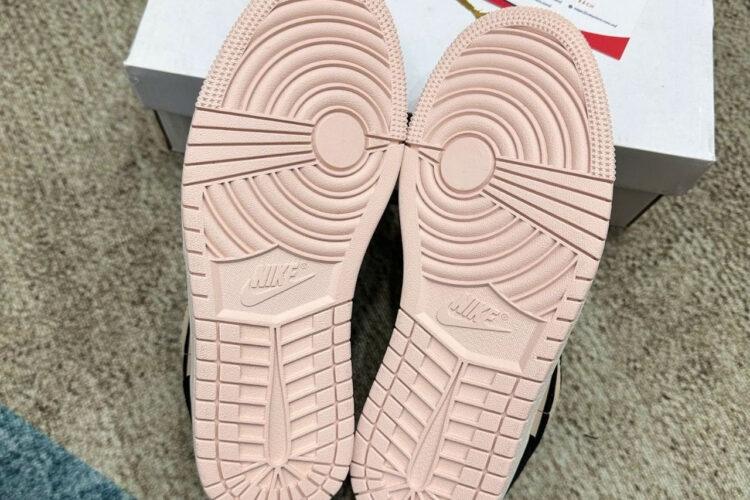 Giày Air Jordan 1 Low Guava Ice đen hồng