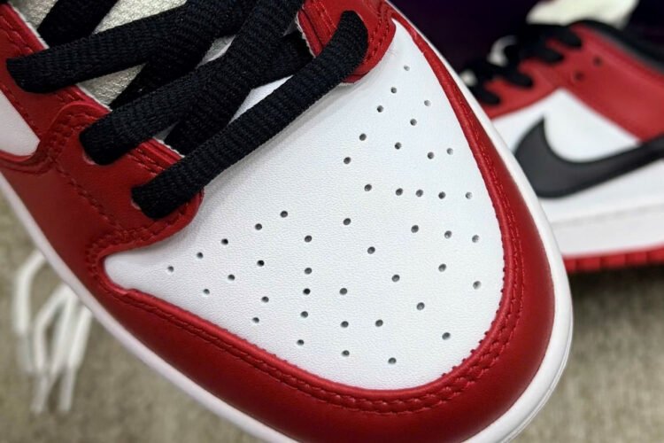 Giày Nike SB Dunk Low Chicago đỏ trắng