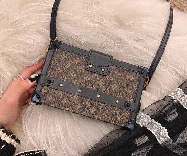 Túi LV Petite Malle Monogram Nâu Đen