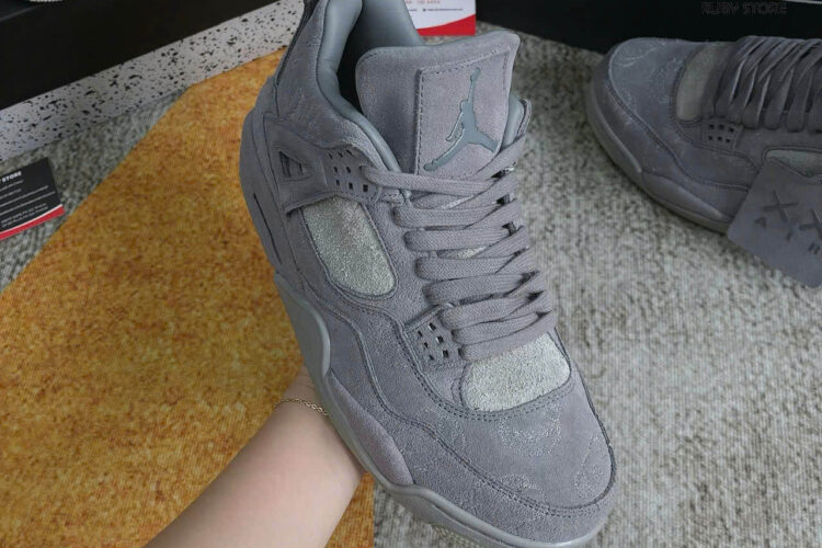 Hình ảnh thực tế mẫu giày Jordan 4 Kaws Rep 1 1 tại Ruby Store