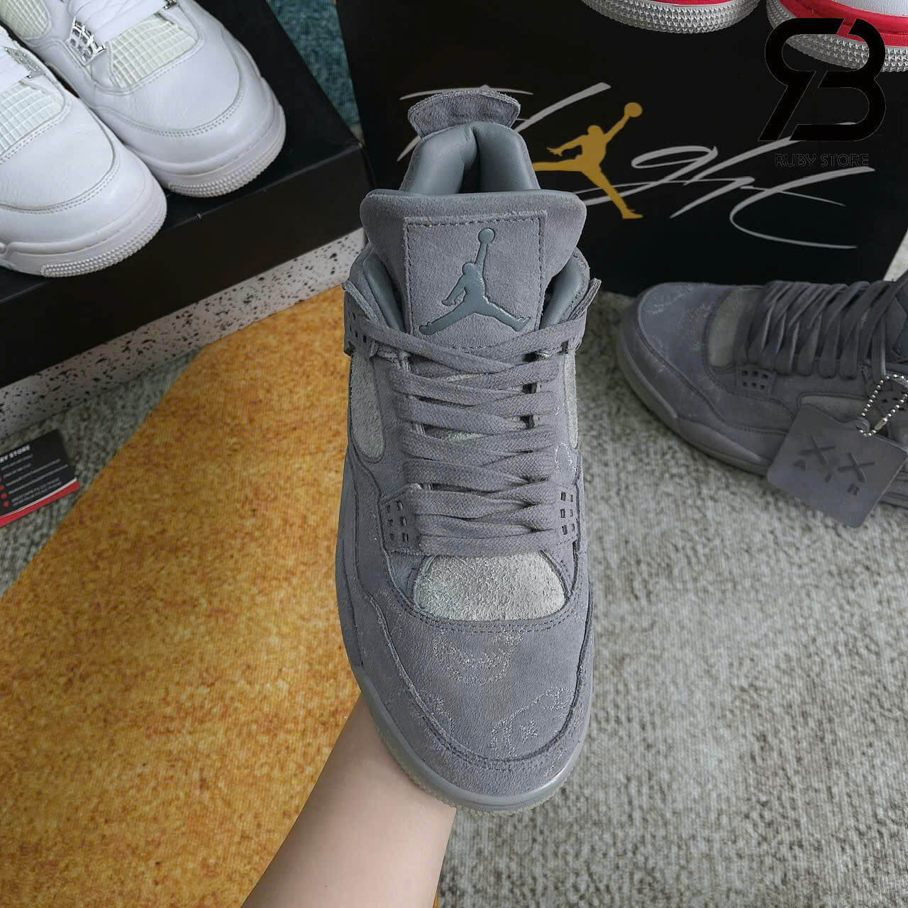 Hình ảnh thực tế mẫu giày Jordan 4 Kaws Rep 1 1 tại Ruby Store