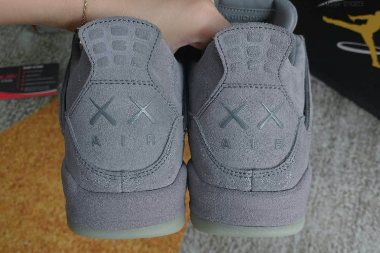 Hình ảnh thực tế mẫu giày Jordan 4 Kaws Rep 1 1 tại Ruby Store
