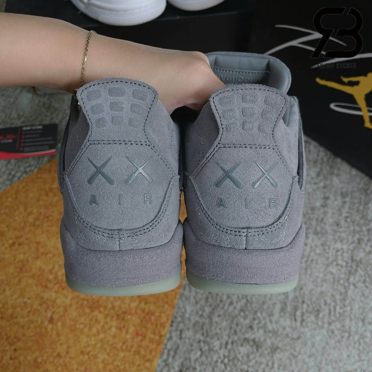 Hình ảnh thực tế mẫu giày Jordan 4 Kaws Rep 1 1 tại Ruby Store