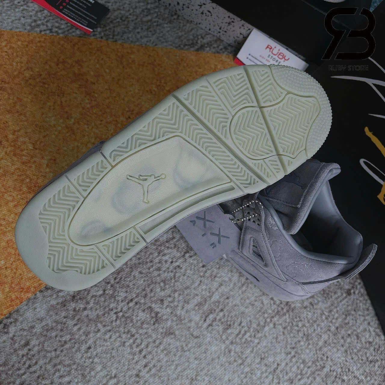 Hình ảnh thực tế mẫu giày Jordan 4 Kaws Rep 1 1 tại Ruby Store