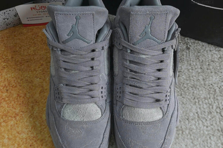 Hình ảnh thực tế mẫu giày Jordan 4 Kaws Rep 1 1 tại Ruby Store