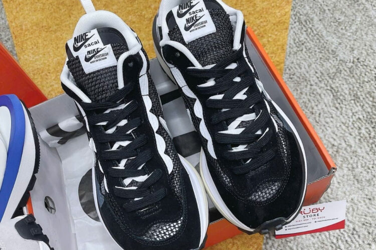 Giày Nike VaporWaffle Sacai Black White Đen Trắng