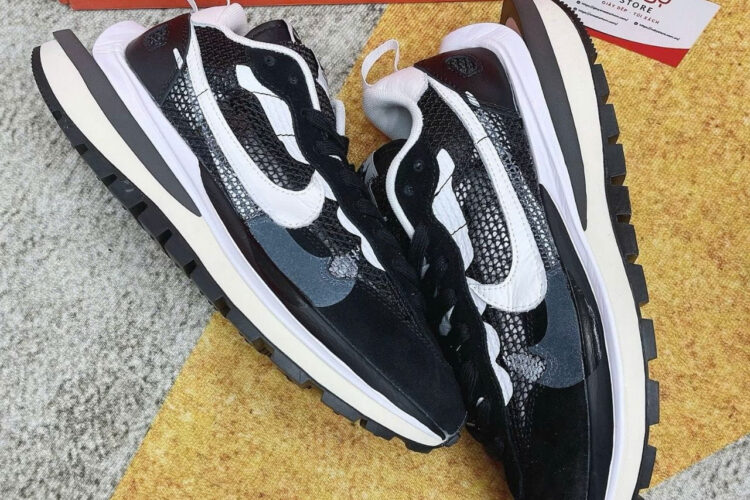 Giày Nike VaporWaffle Sacai Black White Đen Trắng