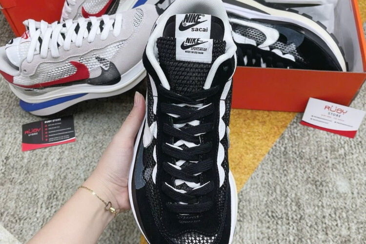 Giày Nike VaporWaffle Sacai Black White Đen Trắng