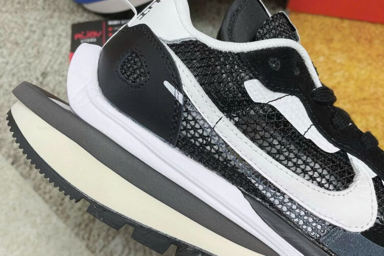 Giày Nike VaporWaffle Sacai Black White Đen Trắng