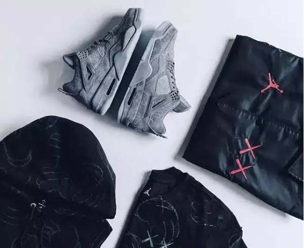 Jordan 4 Kaws