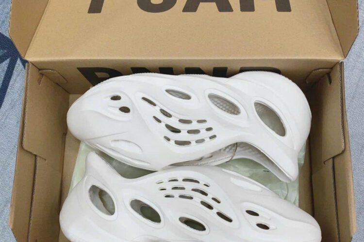 Giày Yeezy Foam RNNR Ararat Trắng