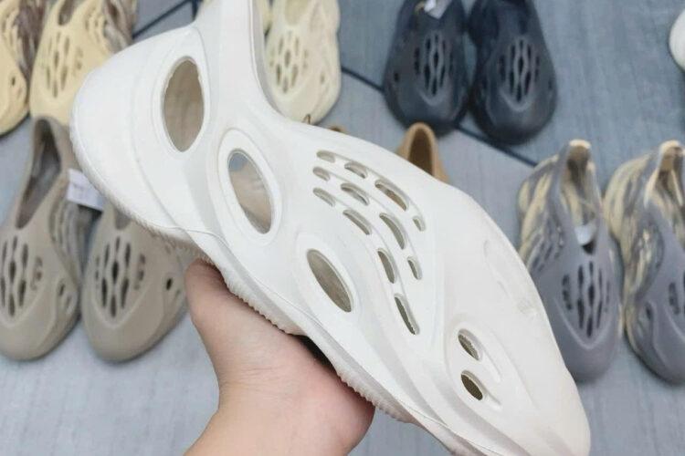 Giày Yeezy Foam RNNR Ararat Trắng