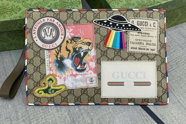 Túi Gucci Tiger UFO GG Supreme Pouch