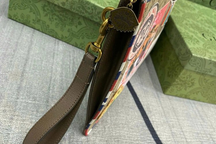 Túi Gucci Tiger UFO GG Supreme Pouch