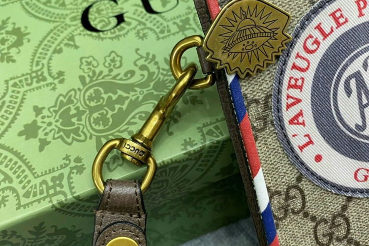 Túi Gucci Tiger UFO GG Supreme Pouch