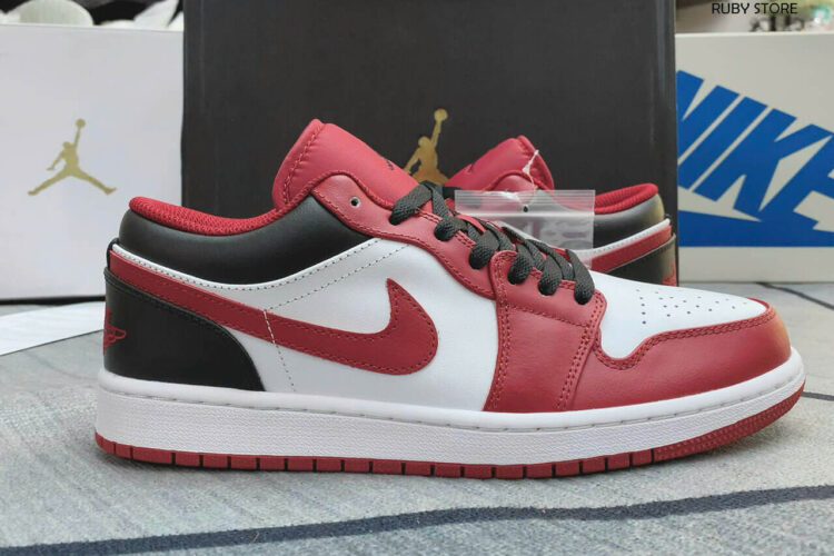 Hình ảnh thực tế mẫu giày Jordan Bulls cổ thấp Rep 1 1 tại Ruby Store