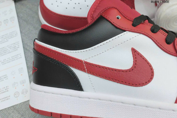 Hình ảnh thực tế mẫu giày Jordan Bulls cổ thấp Rep 1 1 tại Ruby Store