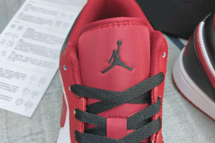 Hình ảnh thực tế mẫu giày Jordan Bulls cổ thấp Rep 1 1 tại Ruby Store