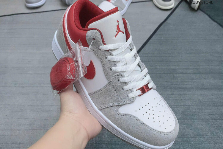 Hình ảnh thực tế Giày Air Jordan 1 Low Light Smoke Grey Gym Red Xám Đỏ tại Ruby Store