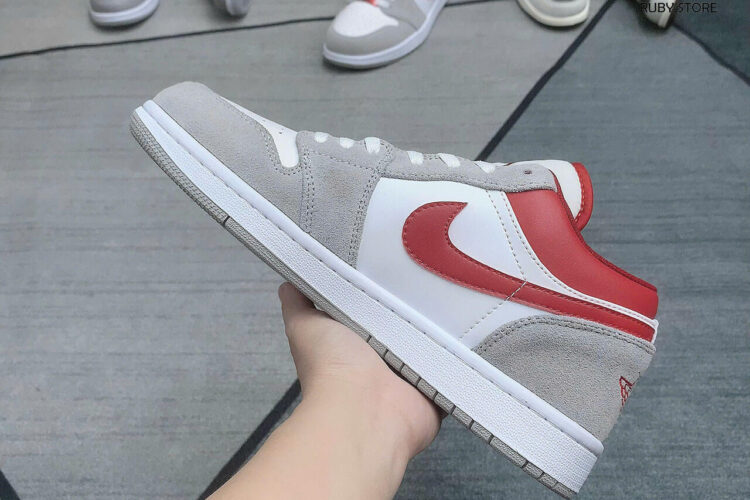 Hình ảnh thực tế Giày Air Jordan 1 Low Light Smoke Grey Gym Red Xám Đỏ tại Ruby Store