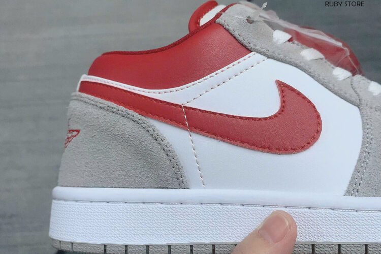 Hình ảnh thực tế Giày Air Jordan 1 Low Light Smoke Grey Gym Red Xám Đỏ tại Ruby Store