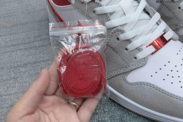 Hình ảnh thực tế Giày Air Jordan 1 Low Light Smoke Grey Gym Red Xám Đỏ tại Ruby Store