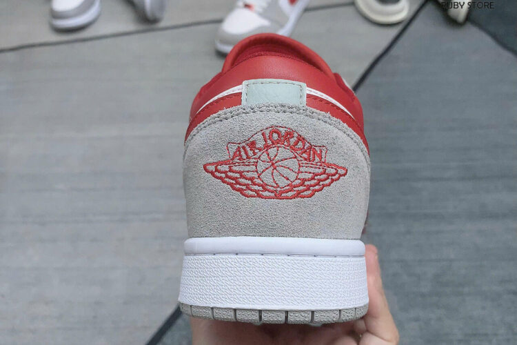 Hình ảnh thực tế Giày Air Jordan 1 Low Light Smoke Grey Gym Red Xám Đỏ tại Ruby Store