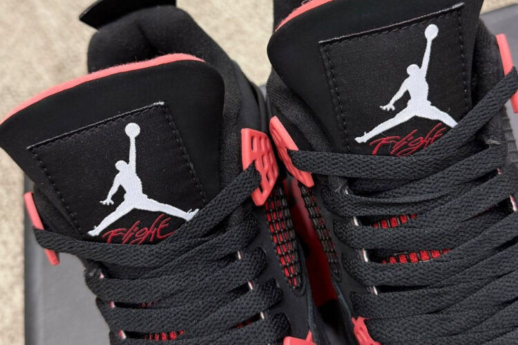 Giày Air Jordan 4 Red Thunder đen đỏ