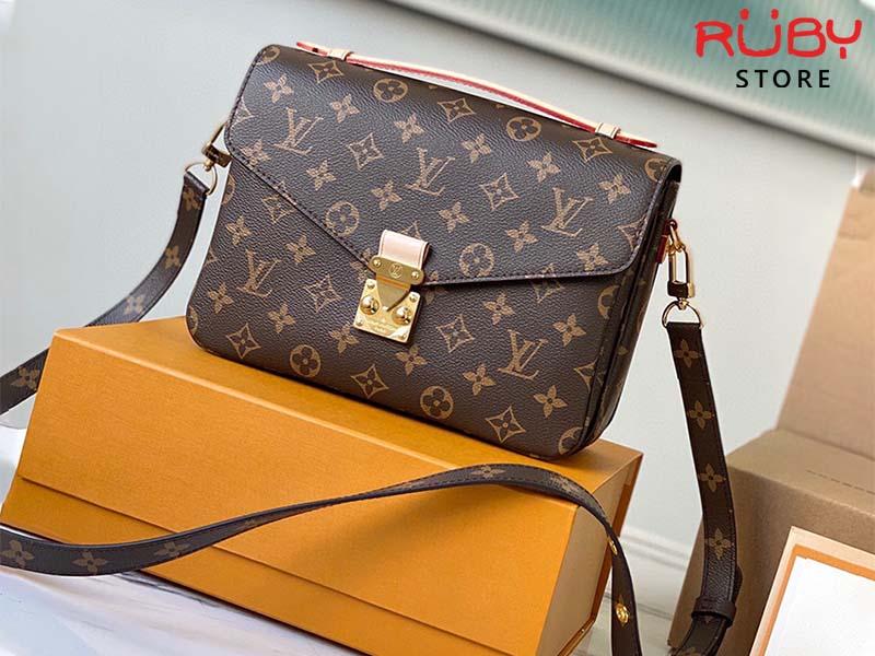 LV Pochette Metis Luxury Monogram Handbag  LOUIS VUITTON 